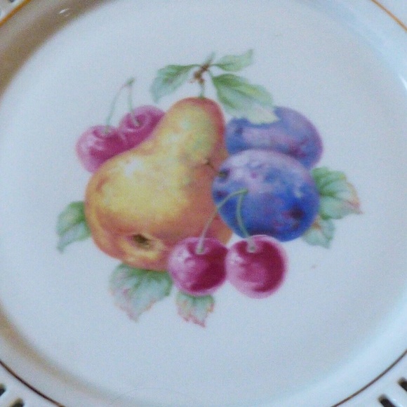 VTG Lot of 4 Schumann Germany Fruit Grape Pattern Pierced Rim 7.5" Salad Plates - Picture 9 of 12